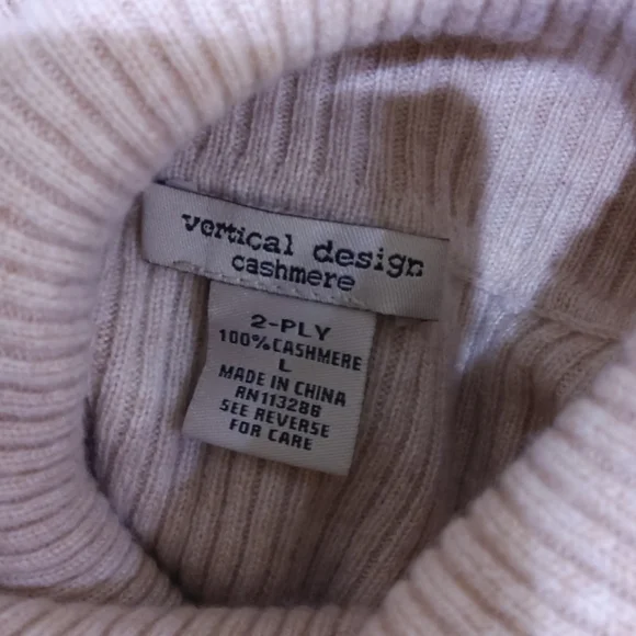 Vertical design 100% cashmere turtle neck sweater - Picture 7 of 8